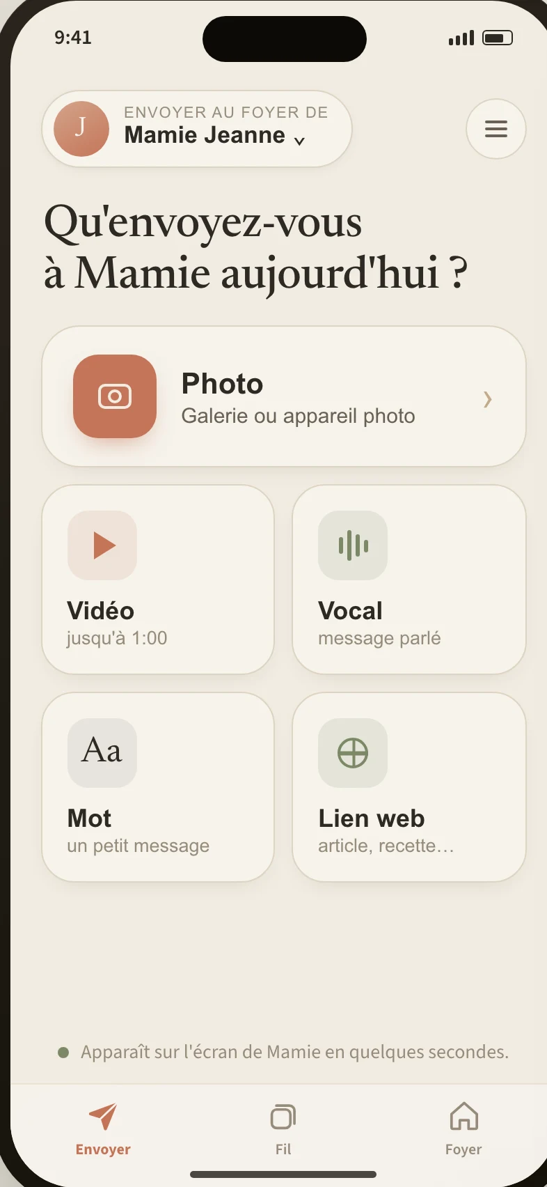 L’app Proche : envoyer au foyer de Mamie Jeanne une photo, une vidéo, un vocal, un mot ou un lien — en deux gestes.